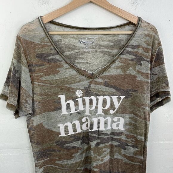 Unwind by League Graphic Tee Hippy Mama camouflage T Shirt short sleeve v neck M - Picture 2 of 11